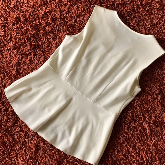 Chic and sophisticated peplum top! - Picture 5 of 5